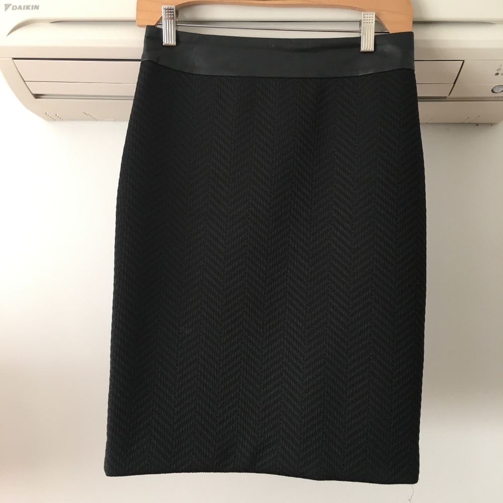 Banana Republic chevon pattern skirt